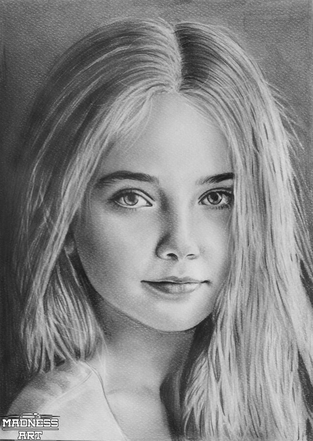 Juliet 女性の肖像画 鉛筆画 木炭紙 鉛筆画 | iichi 日々の暮らしを心地よくするハンドメイドや