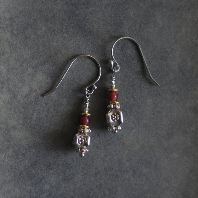 カレンシルバーとアンティークビーズのピアス（silver925）or