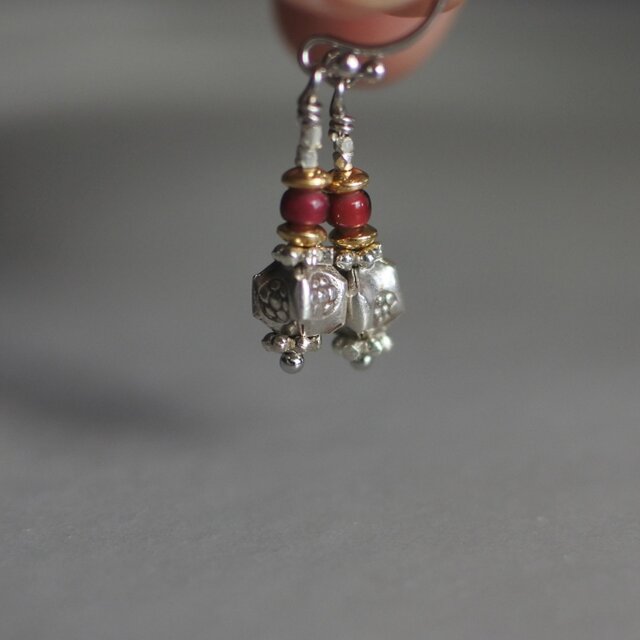 カレンシルバーとアンティークビーズのピアス（silver925）orイヤリング