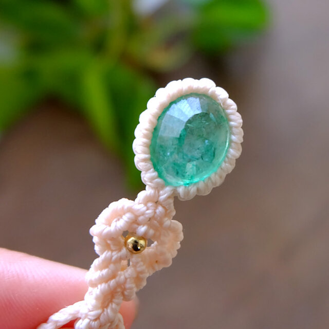 エメラルド（コロンビア産） 天然石マクラメ編みミニペンダント