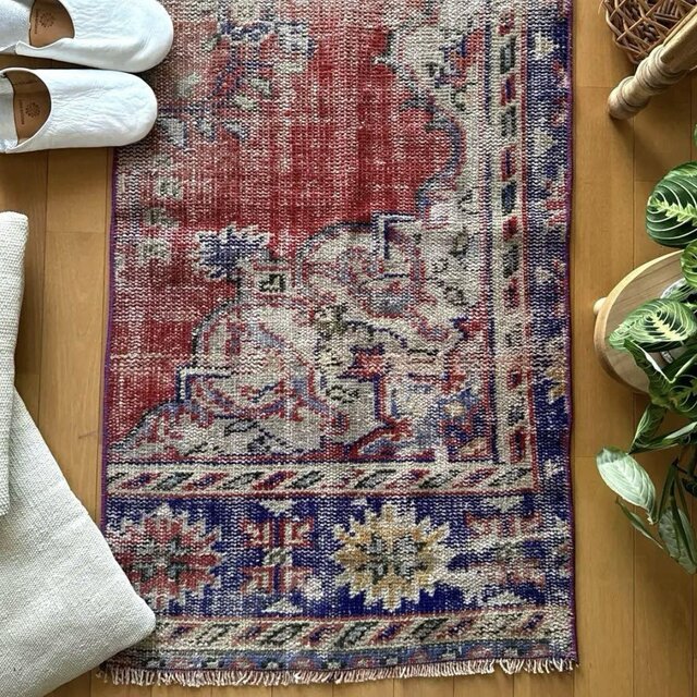 59×112 アンティークレッド×ブルー　擦れシャビー　トルコヴィンテージラグ 59×112 アンティークレッド×ブルー 擦れシャビー トルコヴィンテージ