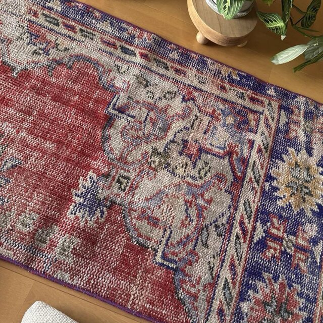 59×112 アンティークレッド×ブルー　擦れシャビー　トルコヴィンテージラグ 59×112 アンティークレッド×ブルー 擦れシャビー トルコヴィンテージ