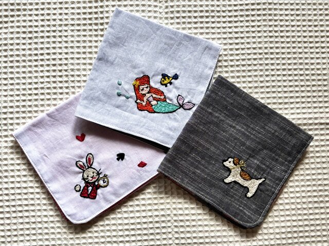 手刺繍ハンカチ（アリスのうさぎ） | iichi 日々の暮らしを