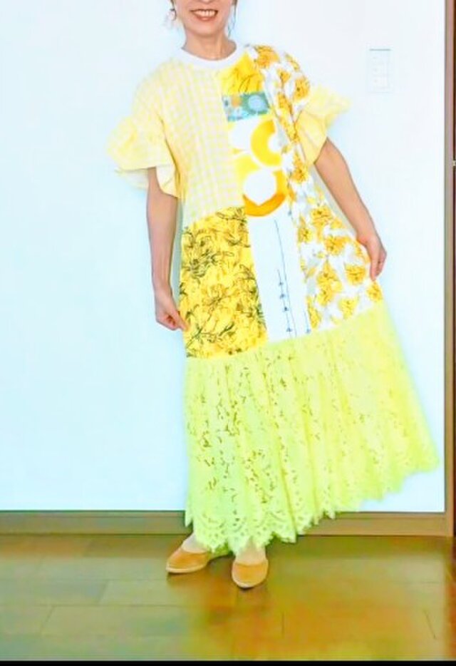 イエローパッチワークの楽しいワンピース