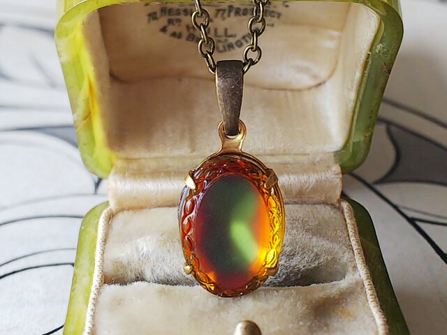 アンティーク 真鍮 透かし彫り ネックレス ヴィンテージ フロスト装飾Glass（Topaz／Green） 真鍮古美ネックレス