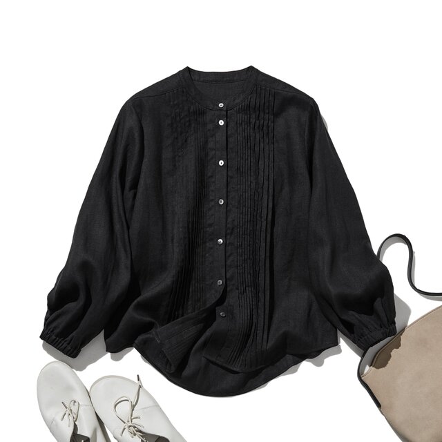 上品な佇まいと、心地よい着心地を兼ね備えた一枚　ピンタックシャツ　リネンシャツブラウス　ブラック　251007-5