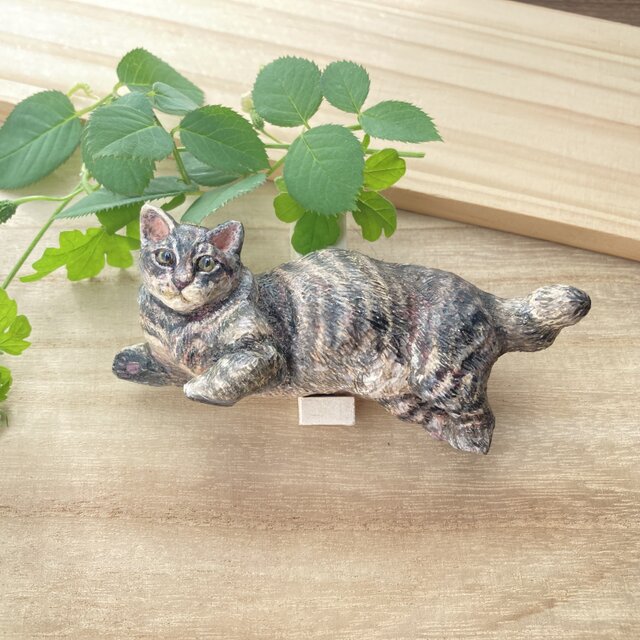 風にそよぐ　しっぽ旅（木彫りの猫の置物）