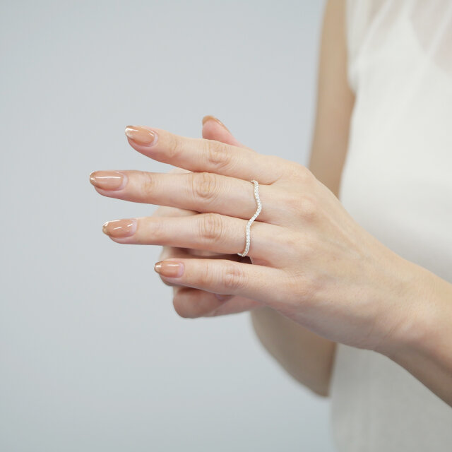 最高峰 モダンウェーブライン シルバー925（スターリングシルバー）キュービックジルコニア svr03