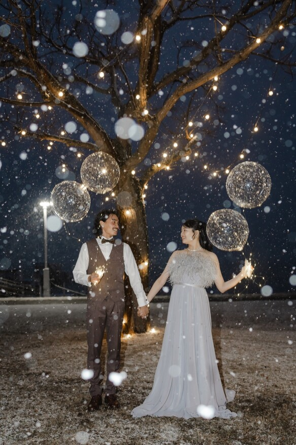 実例写真！カラードレス グレー ベアトップ オーストリッチ 優雅なシルエット 披露宴 前撮り