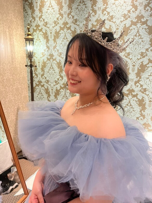 実例写真！カラードレス ライトブルー オフショルダー キラキラ