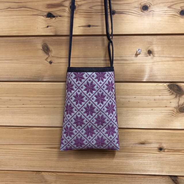 こぎん刺しのスマホショルダー