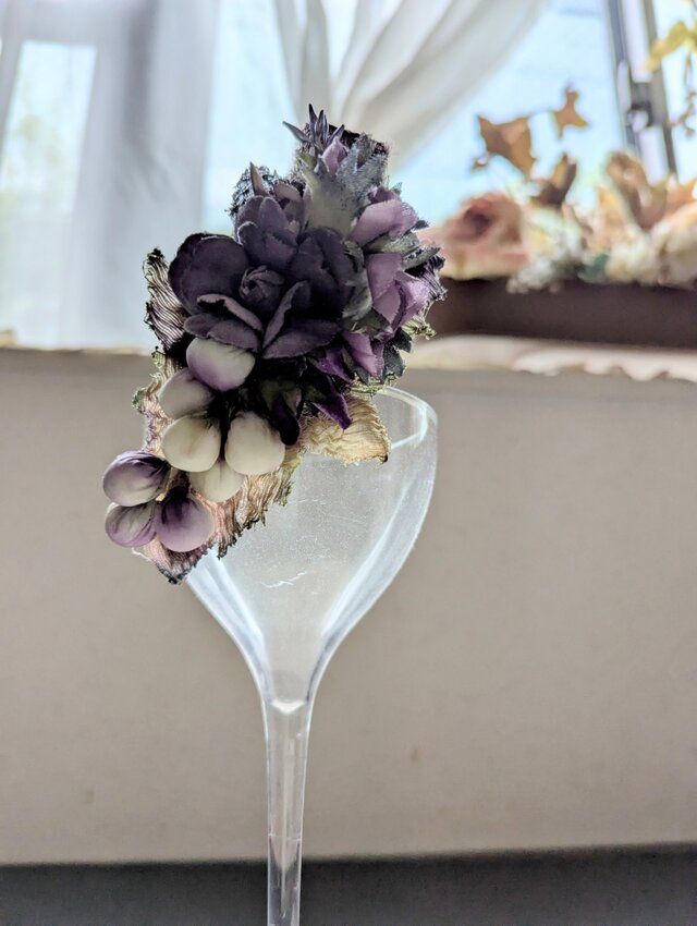 ブローチ　白ブドウとミニばらたち　B173