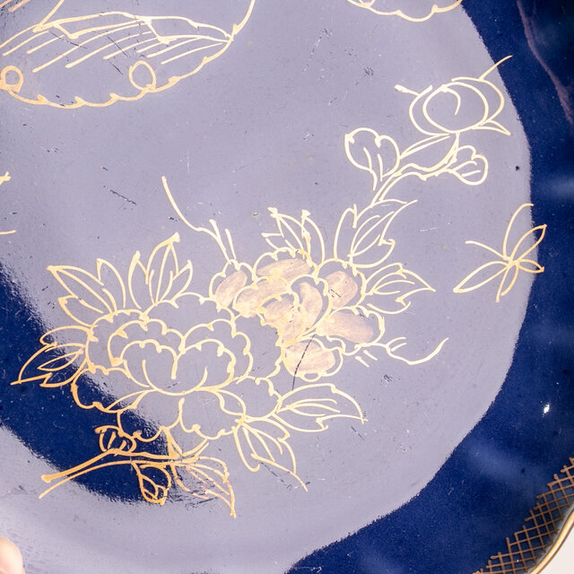 古伊万里 瑠璃釉金彩山水牡丹文七寸皿 明治時代 D717 | iichi 日々の