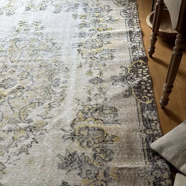 117×206 クリーム×焦茶ブラウン　メダリオン　トルコヴィンテージラグ グレーの実に縁取られたメダリオン 淡ミルクティーカラー トルコ