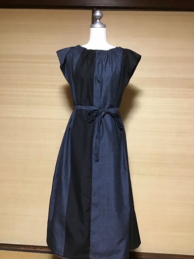 正絹大島紬ワンピース(黒と藍亀甲柄グラデーション) | iichi 日々の
