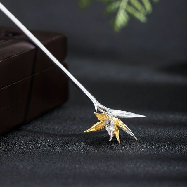 ゴクラクチョウカのかんざし - 上品な色合いと独特な形状が特徴 K187 