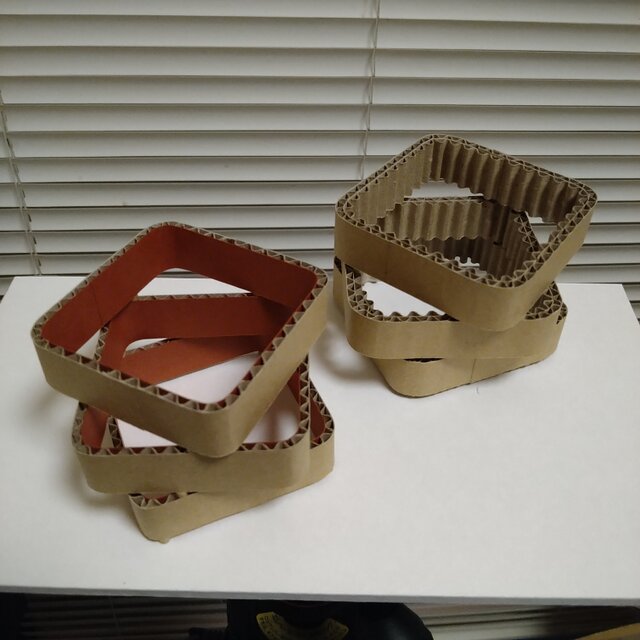 D－squares 　段ボール　ペーパークラフト（赤・ギザギザ）