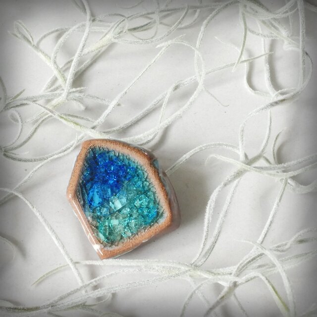 陶器ブローチ みずたまりno.26  おうち