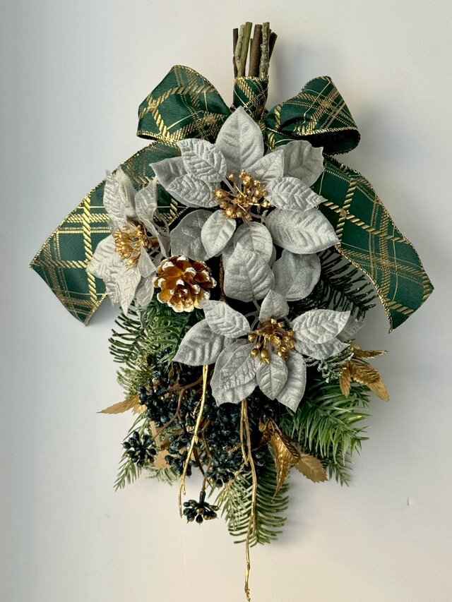 ブルーグレーのポインセチアのクリスマススワッグ
