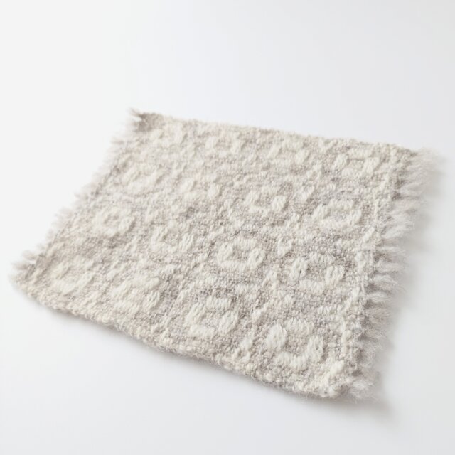 手紡ぎウールのポットマット・白《花》