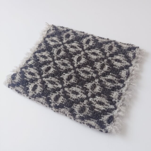 手紡ぎウールのポットマット・グレー《星》