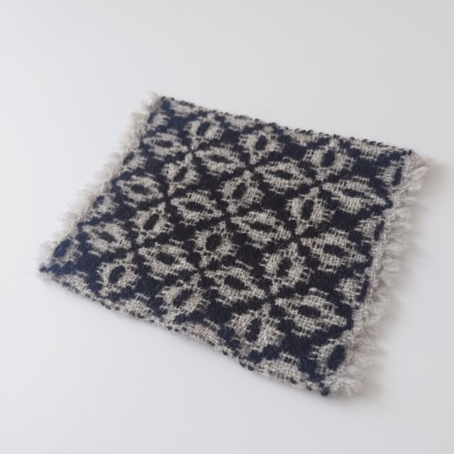 手紡ぎウールのポットマット・黒茶《星》