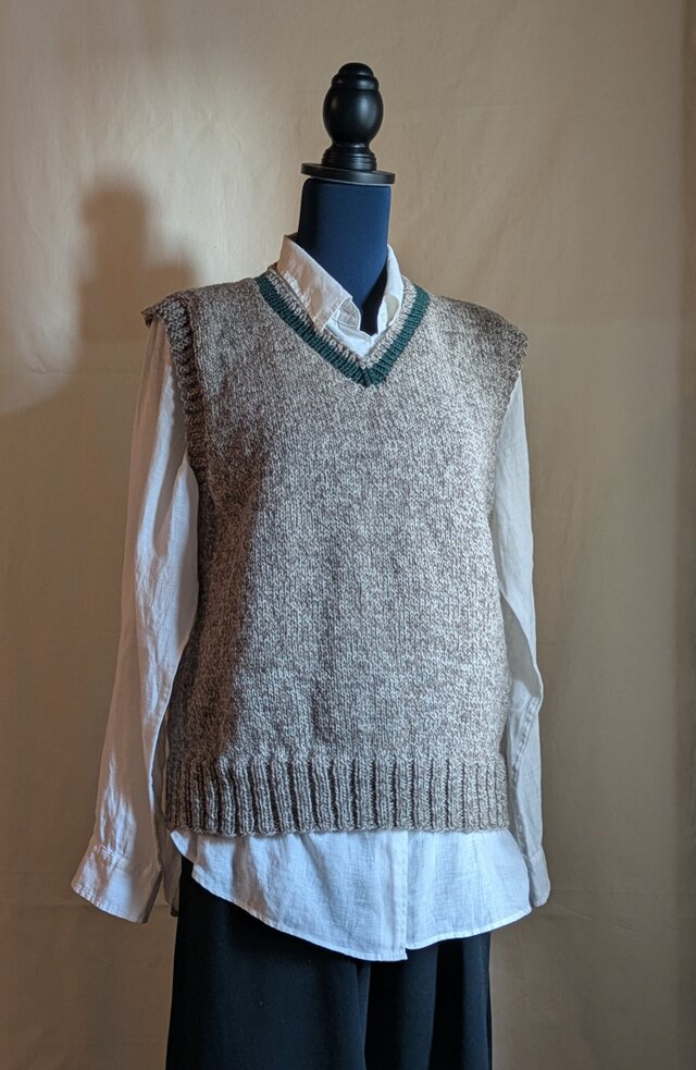 ニットベスト ハンドメイド 手編み 手編みベスト ＃34 | iichi 日々の暮らしを心地よくするハンドメイドや