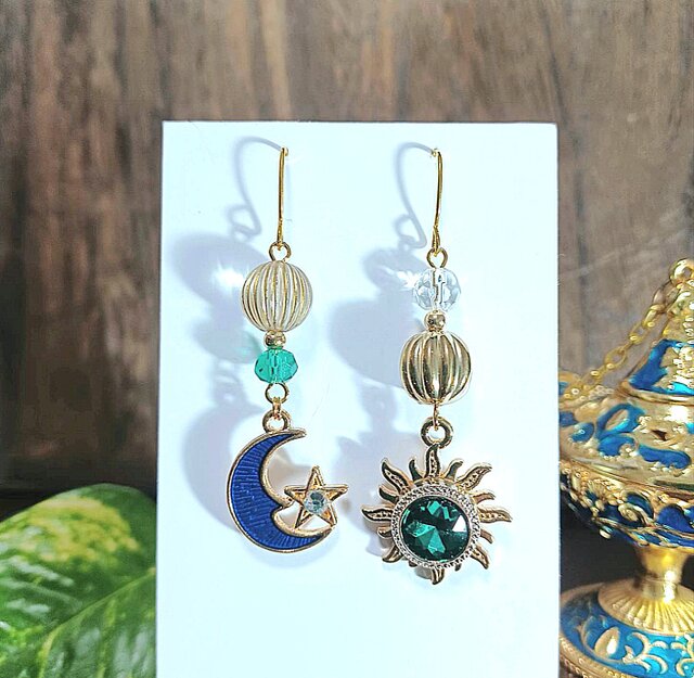 月と太陽 moon sun☀︎darkピアス エメラルド クリア No.1267 | iichi