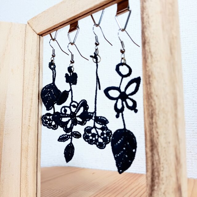 軽やかに揺れる　蝶とボタニカル　ピアス　4点セット