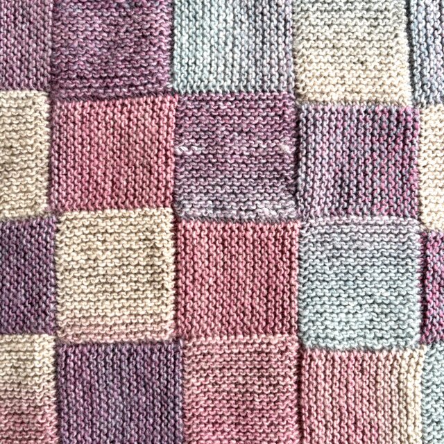 ガーター編みのブランケット ひざ掛け おくるみ 手編み MONA | iichi