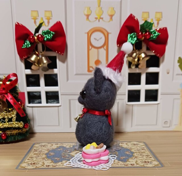 羊毛フェルト サンタ帽子のグレー猫ちゃん ケーキ・透明スタンド付き