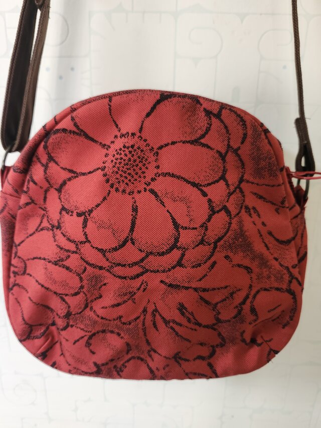 366 帯リメイク　華やかな孔雀のふっくらショルダーバッグ　匿名配送 帯リメイクバッグ 煌めく孔雀 Mサイズ 和装バッグ 帯バッグ