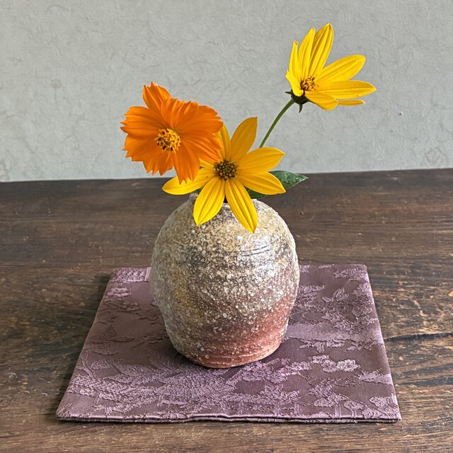 一輪挿し　ミニ花入　ミニミニ花瓶　ミニミニ花入　花入れ　小壺　丸すぼみ型　陶器　フラワーベース　和陶器