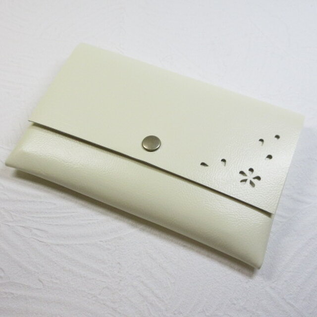 《ゴートスキン》通帳ケース「HANABIRA」・スムースシュリンク・クリーム・0235