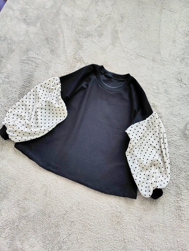 しっかりカットソー＆透け感ドットのパフスリーブブラウス