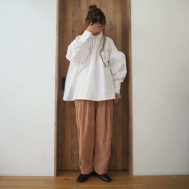 【Pre-order】Gathered Sleeve Cotton Blouse / White