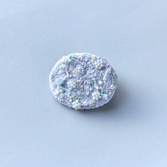 白昼夢　HAKUCHUMU  オーバル型手刺繍ブローチ