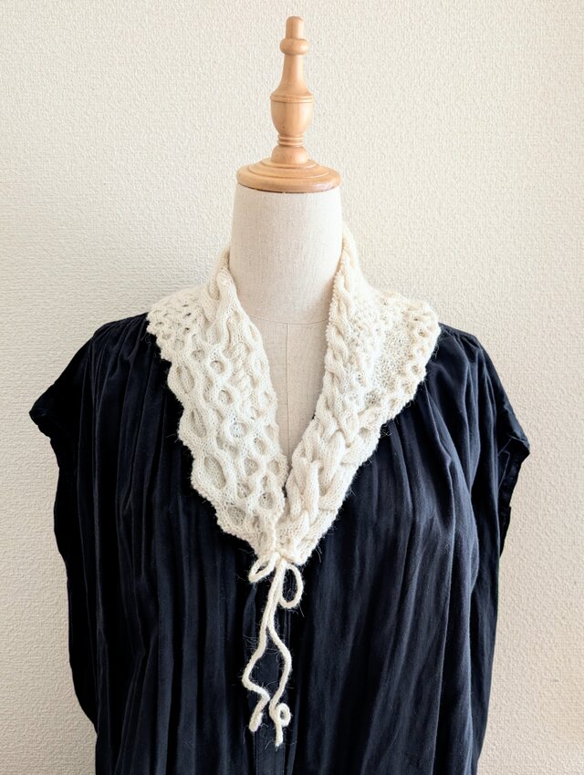 214.変化するなわ編みのティペット/オフホワイト