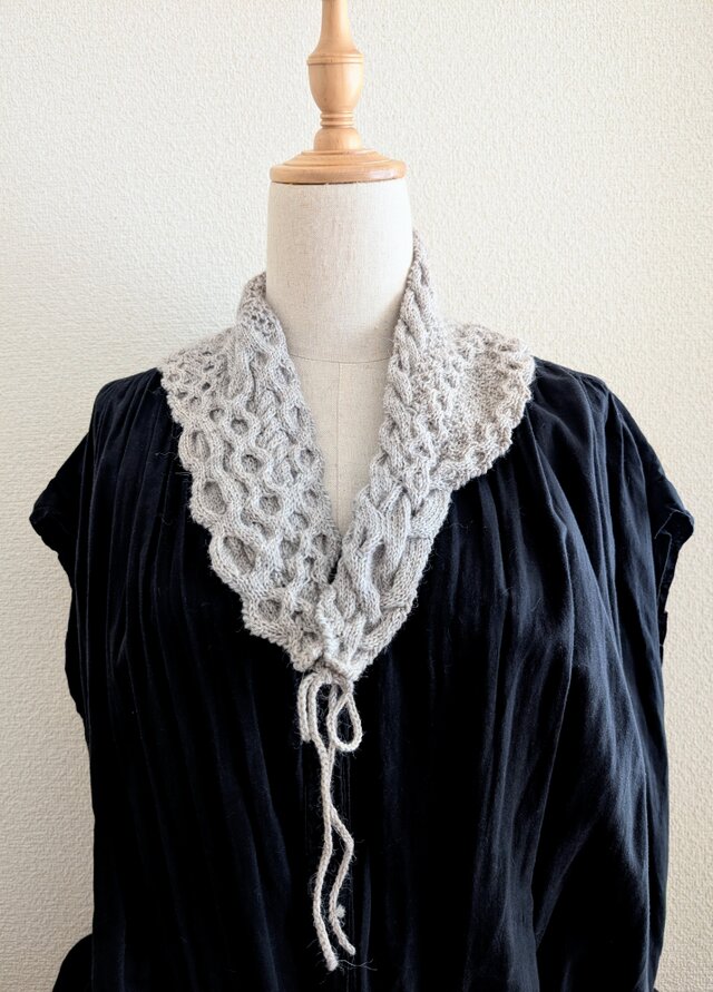 215.変化するなわ編みのティペット/アルパカウール・グレージュ