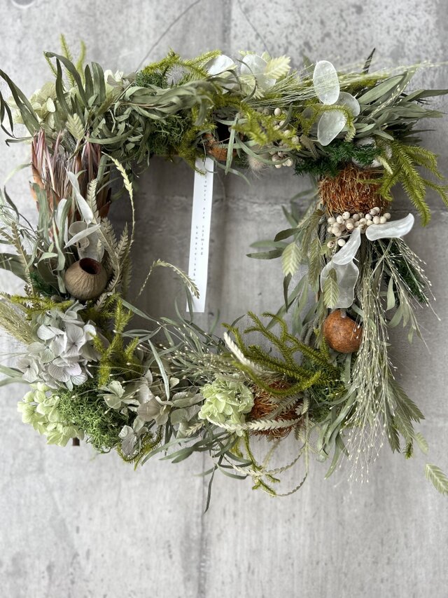 植物を飾るスクエアリース