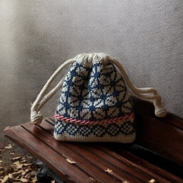 北欧ニット巾着／ネイビー×薄ベージュメリノウール