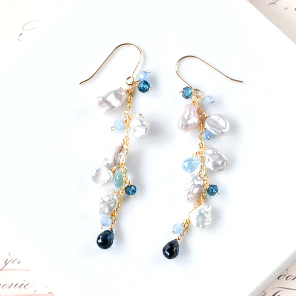 「冬の光をまとうパール」 ― ケシパール×ブルートパーズ×ブルージルコンピアス14kgf