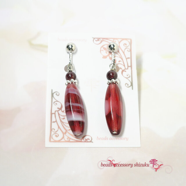 チェコガラスのロングピコノイヤリング＊ガーネット