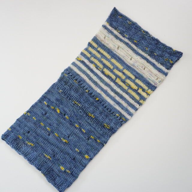 首に寄り添うネックウォーマー　紺