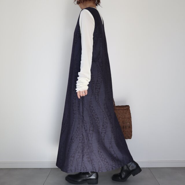 紬のVネックジャンパースカート（藍色に立涌文様・M） | iichi