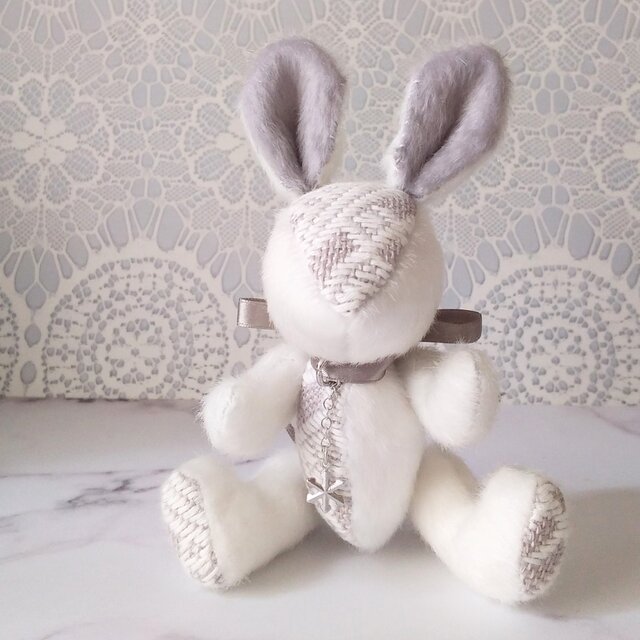 こぎん刺しのウサギS「総刺しこぎんウサギ　雪見」