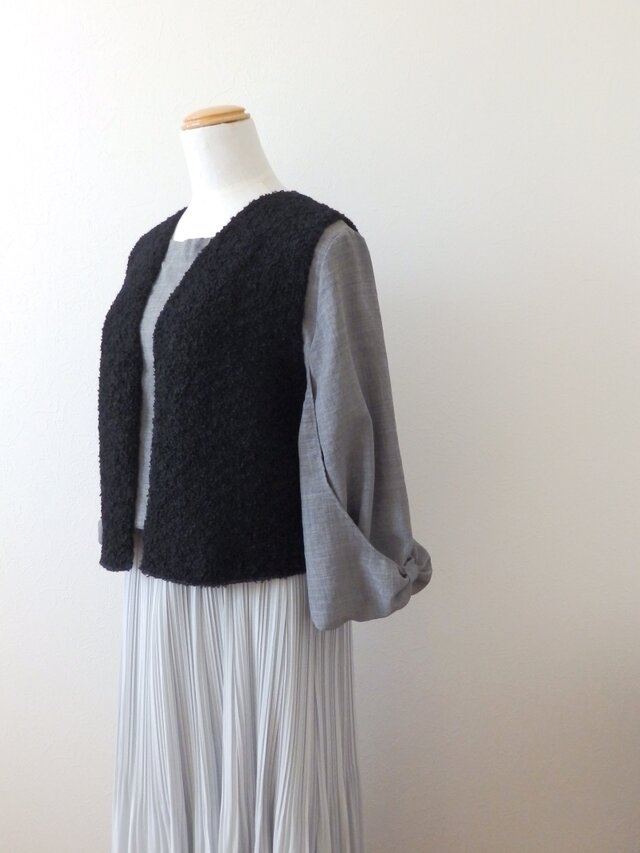 アストラカンのようなニットベスト