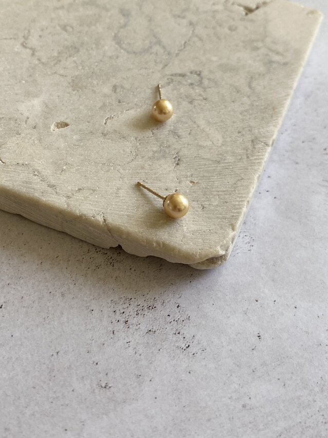 14kgf　ゴールデンパールピアス　イエロー・ゴールドパールスタッドピアス・一粒・シンプル・ワンパール・デイリー希少5ｍｍ