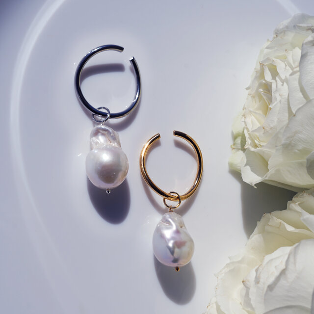 片方販売】大粒バロック淡水真珠のステンレスイヤーカフ・ピアス可　～雲彩（うんさい）
