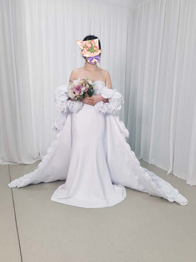 豪華！ウェディングドレス ベアトップ マーメイドライン ケープ風ドレス パフスリーブ バラトレーン 拳式/前撮り